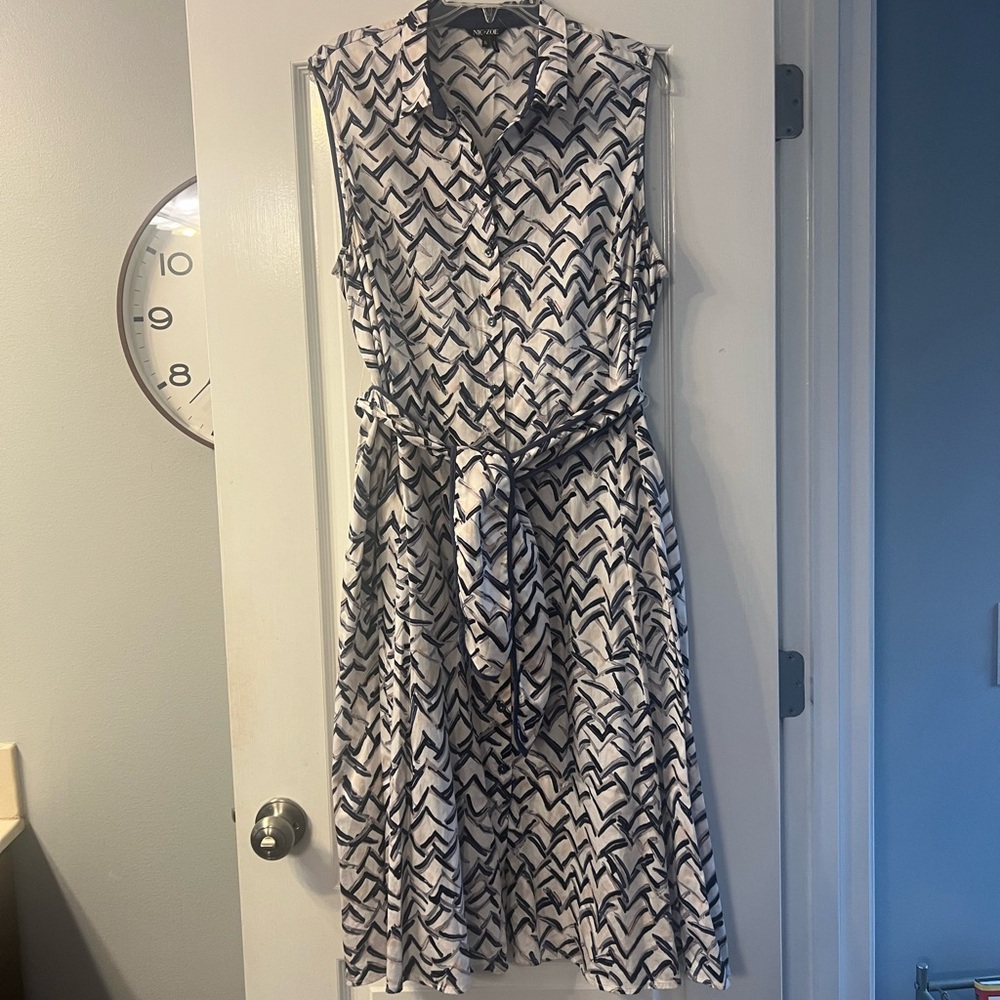 Nic + Zoe sleeveless shirt dress with pockets and tie. Size XL